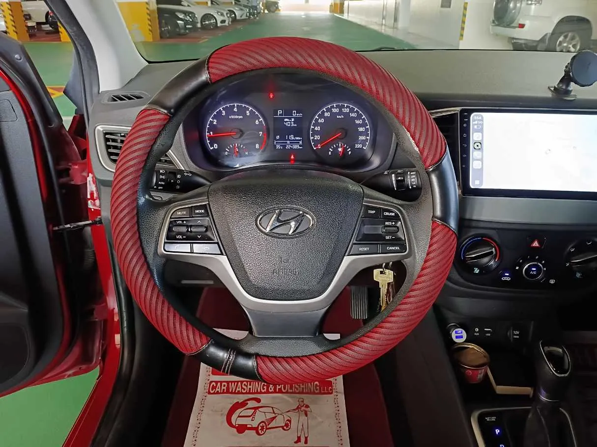 Car image 14