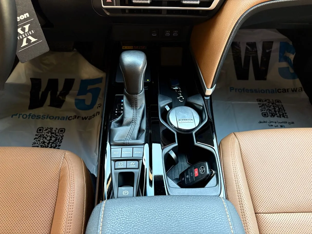 Car image 18