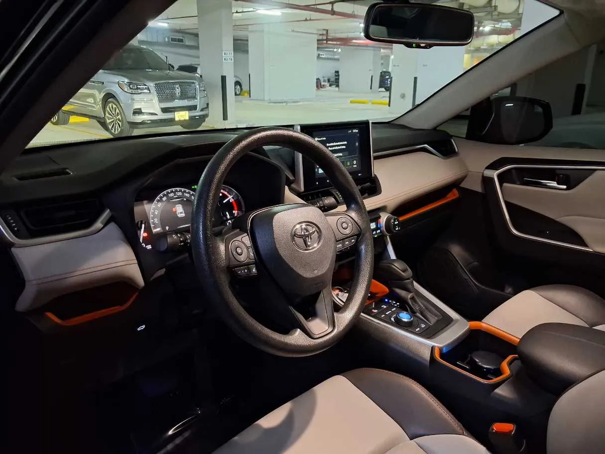 Car image 8