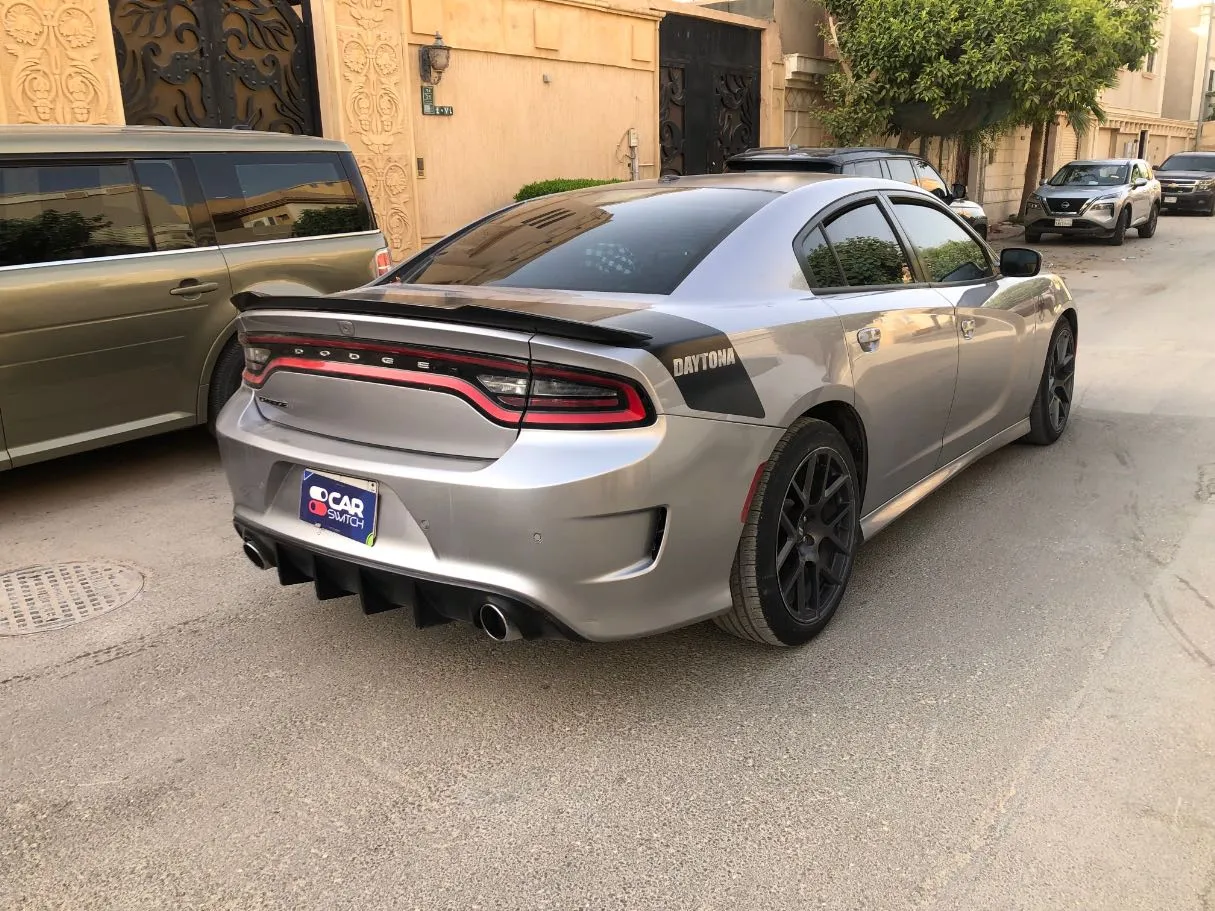 Car image 5