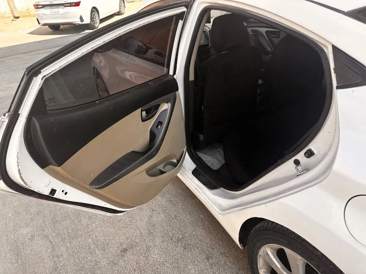 Car image 13