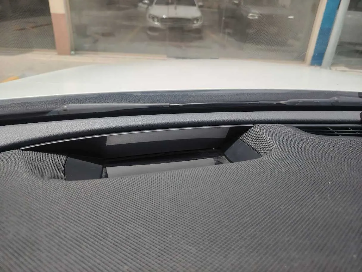 Car image 40