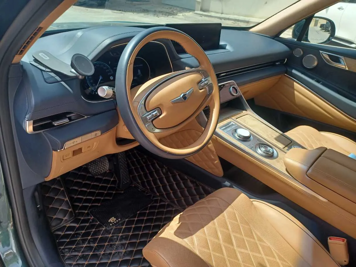 Car image 11