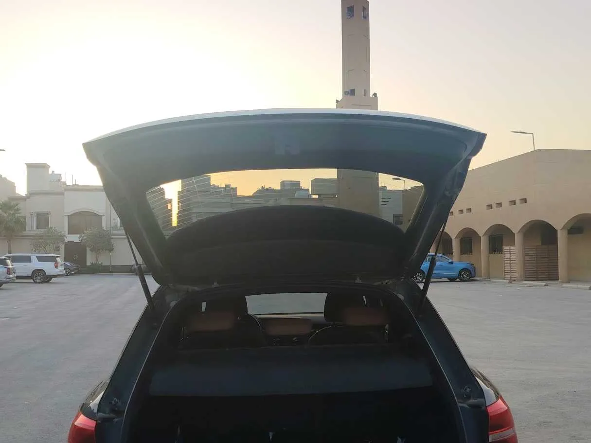 Car image 26
