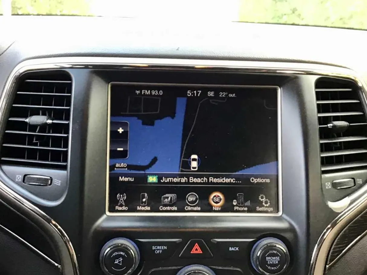 Car image 14