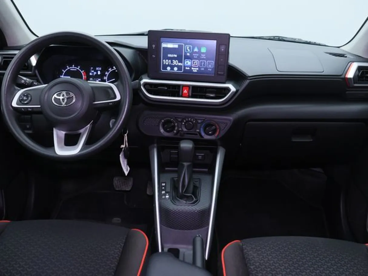 Car image 14