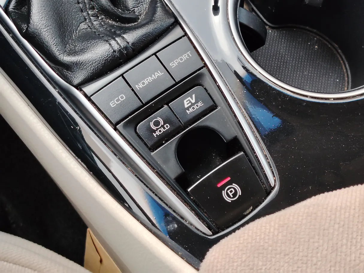 Car image 21