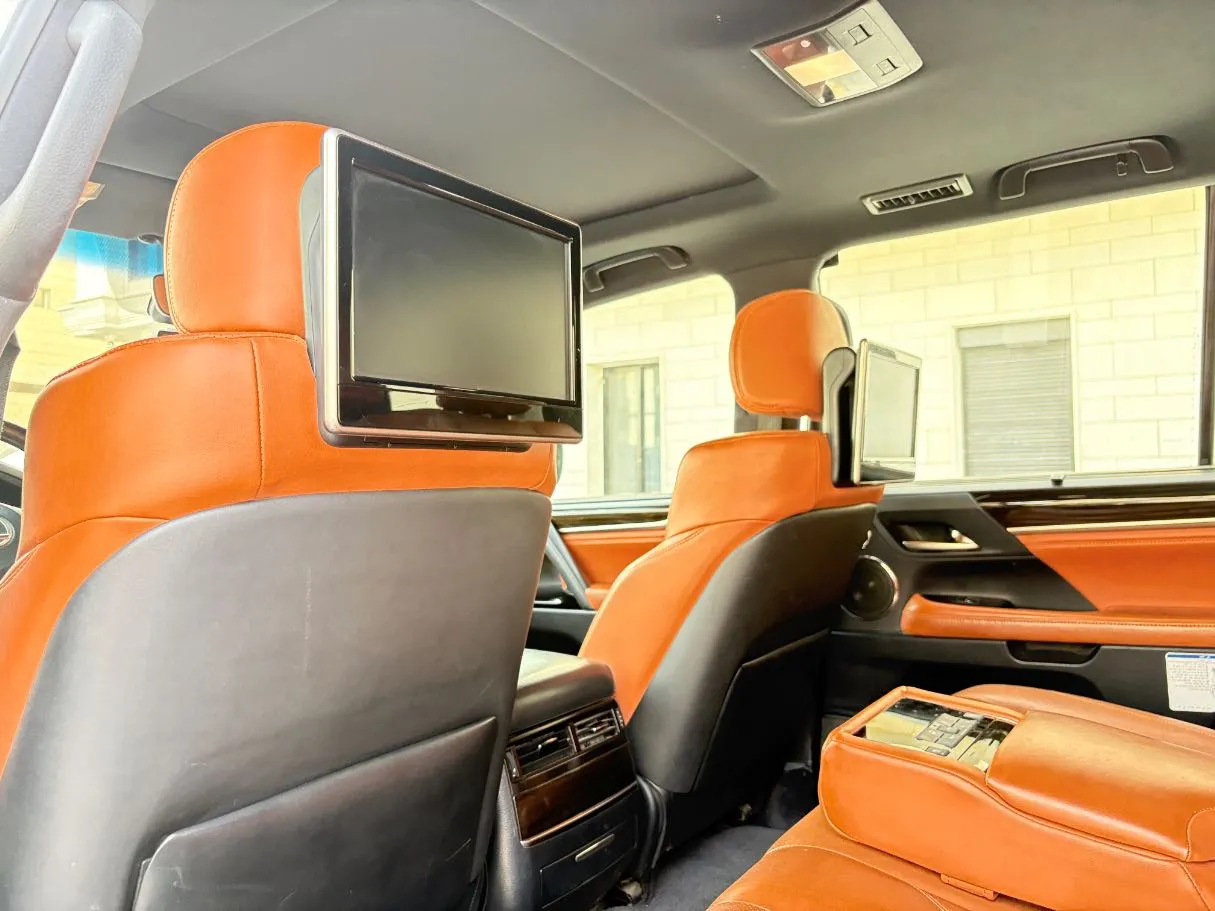 Car image 29