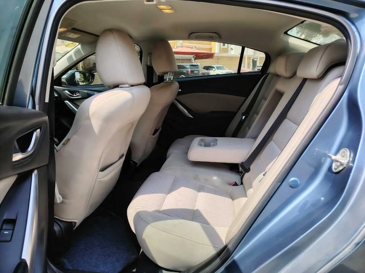 Car image 17