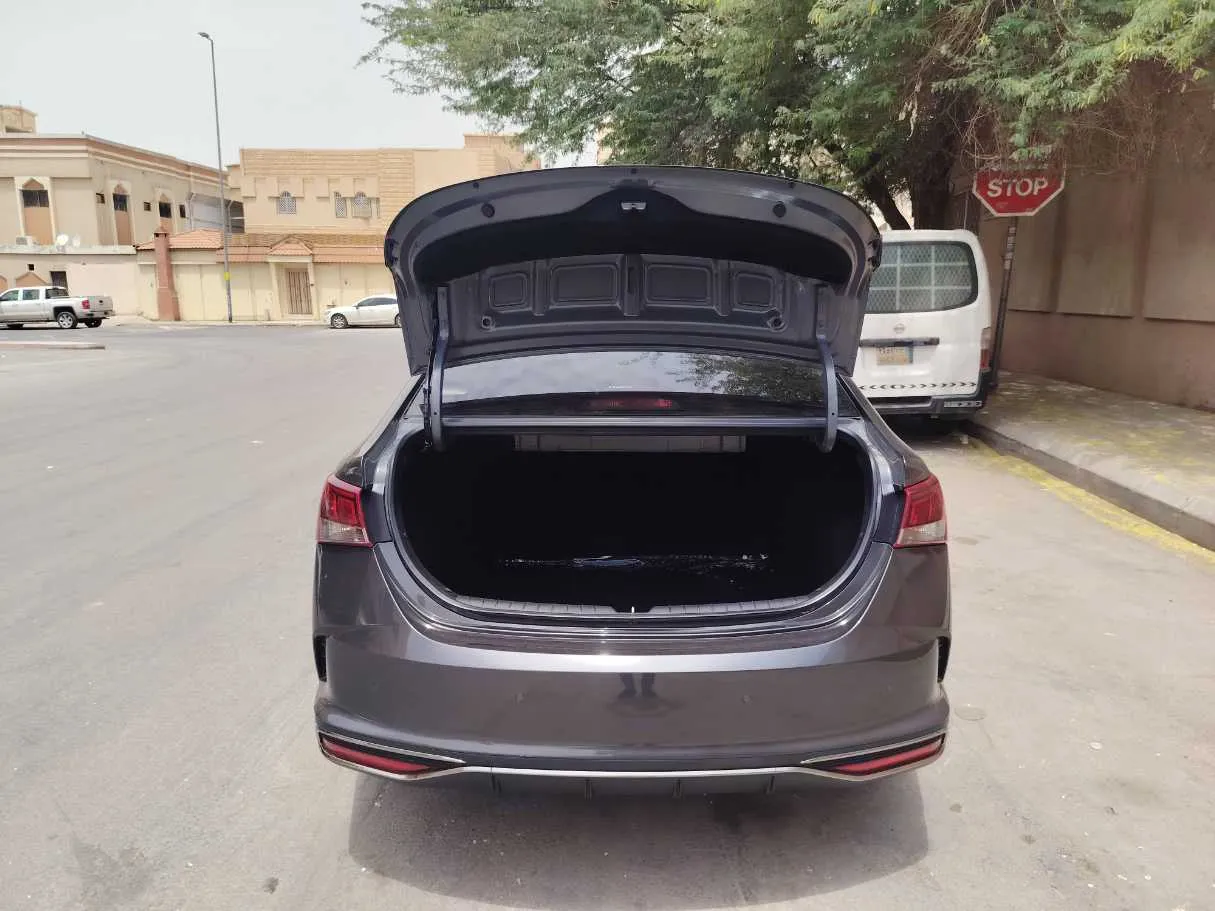 Car image 23