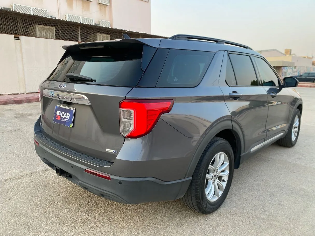 Car image 5
