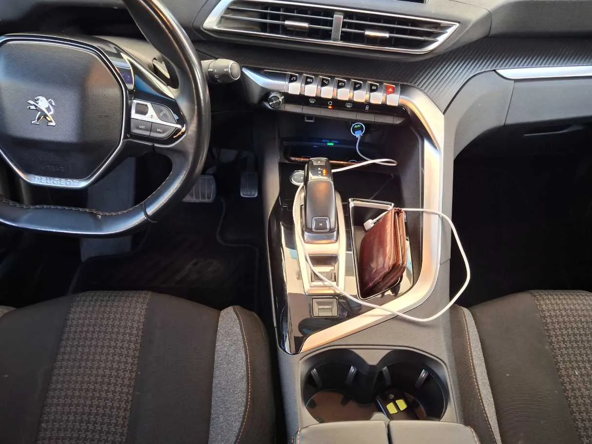 Car image 15