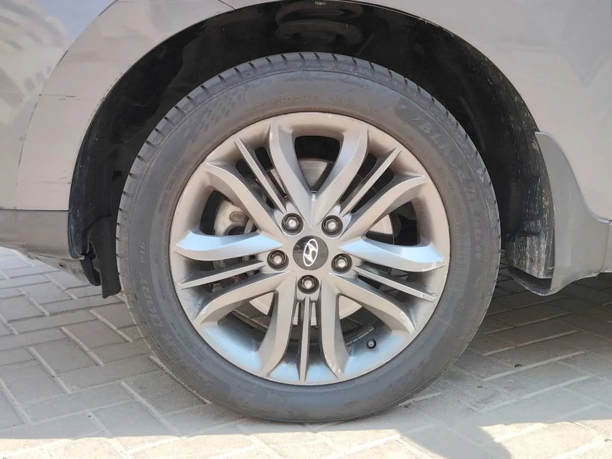 Car image 10