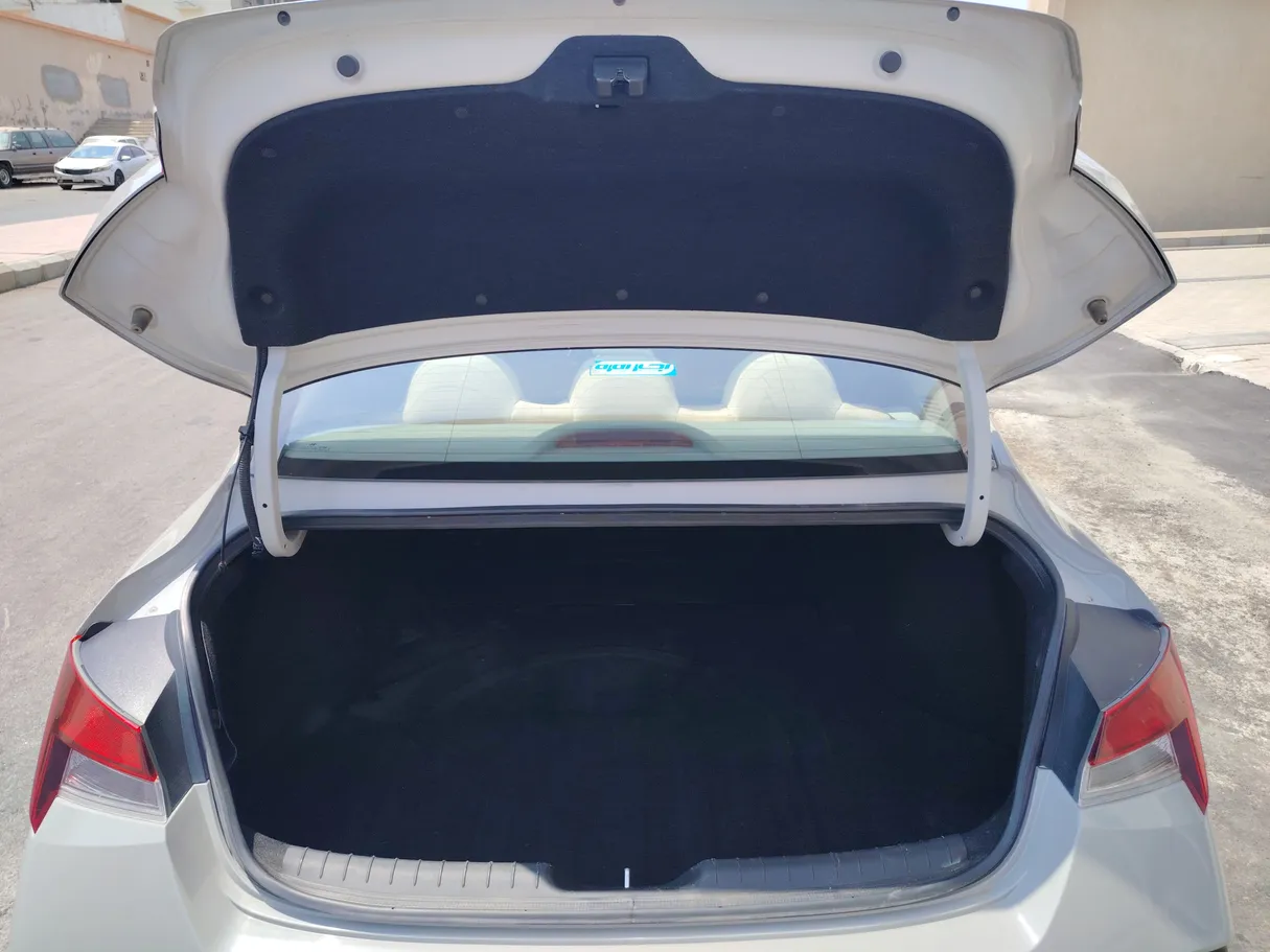 Car image 25