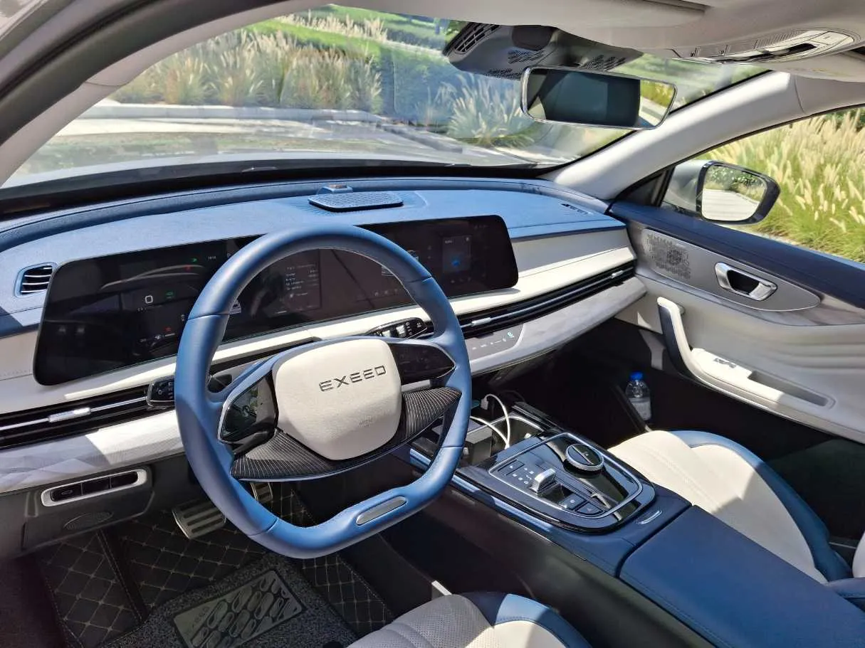 Car image 11