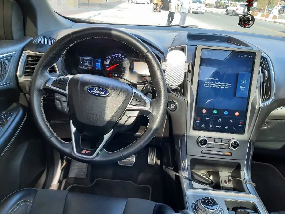 Car image 17