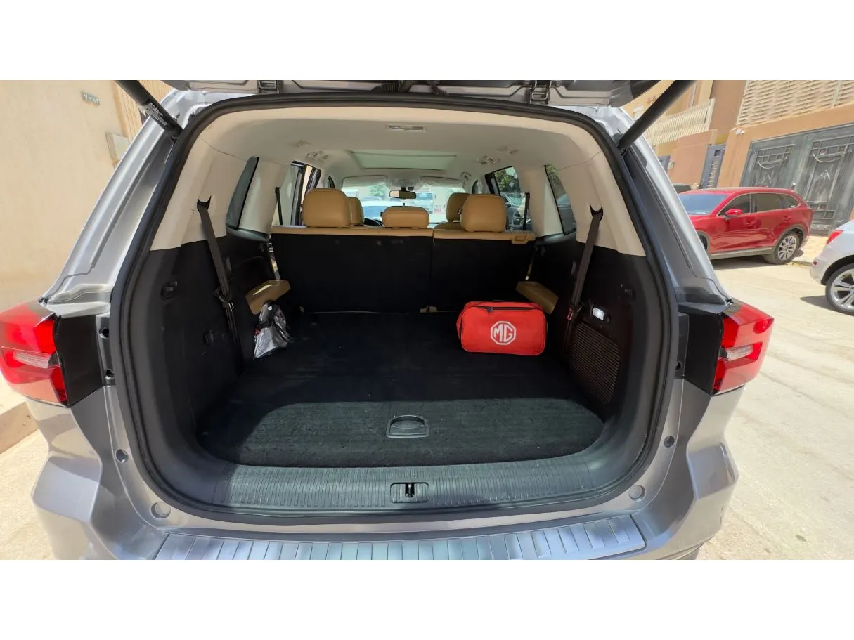 Car image 18