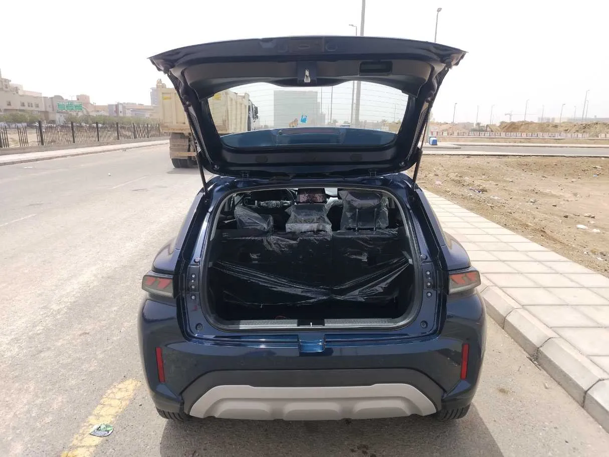 Car image 25
