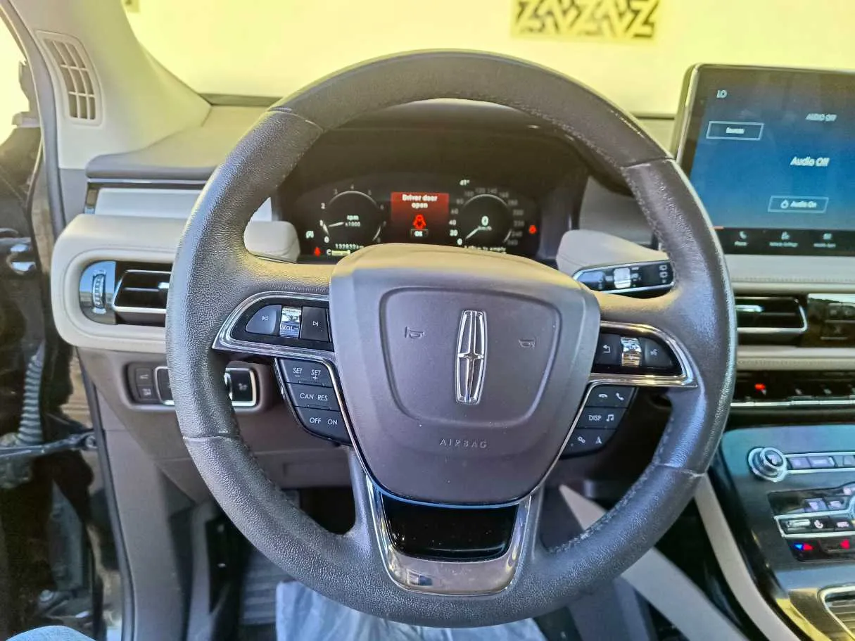 Car image 25