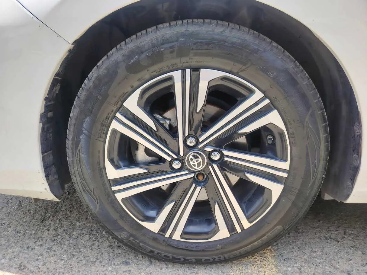 Car image 10