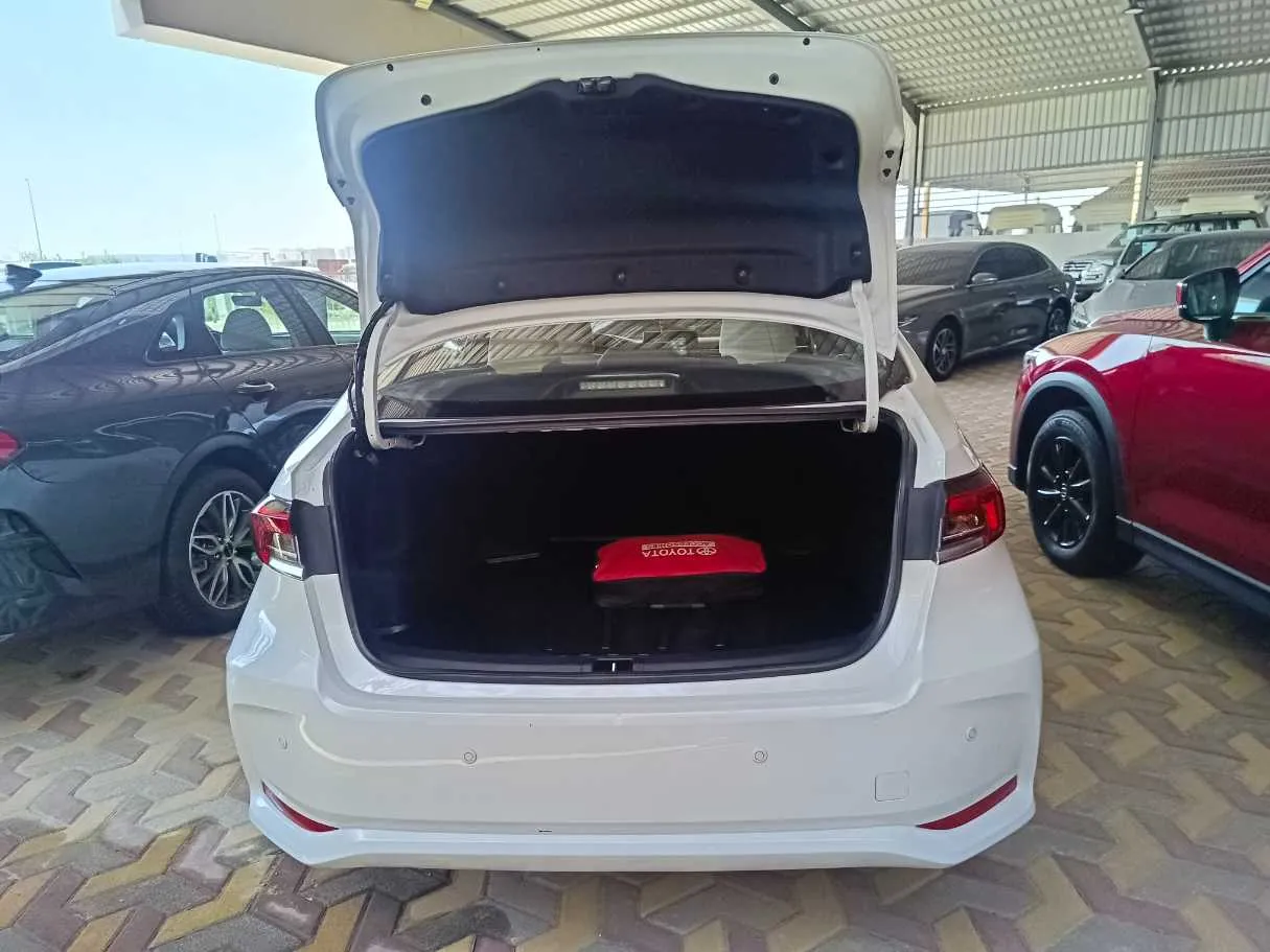 Car image 19