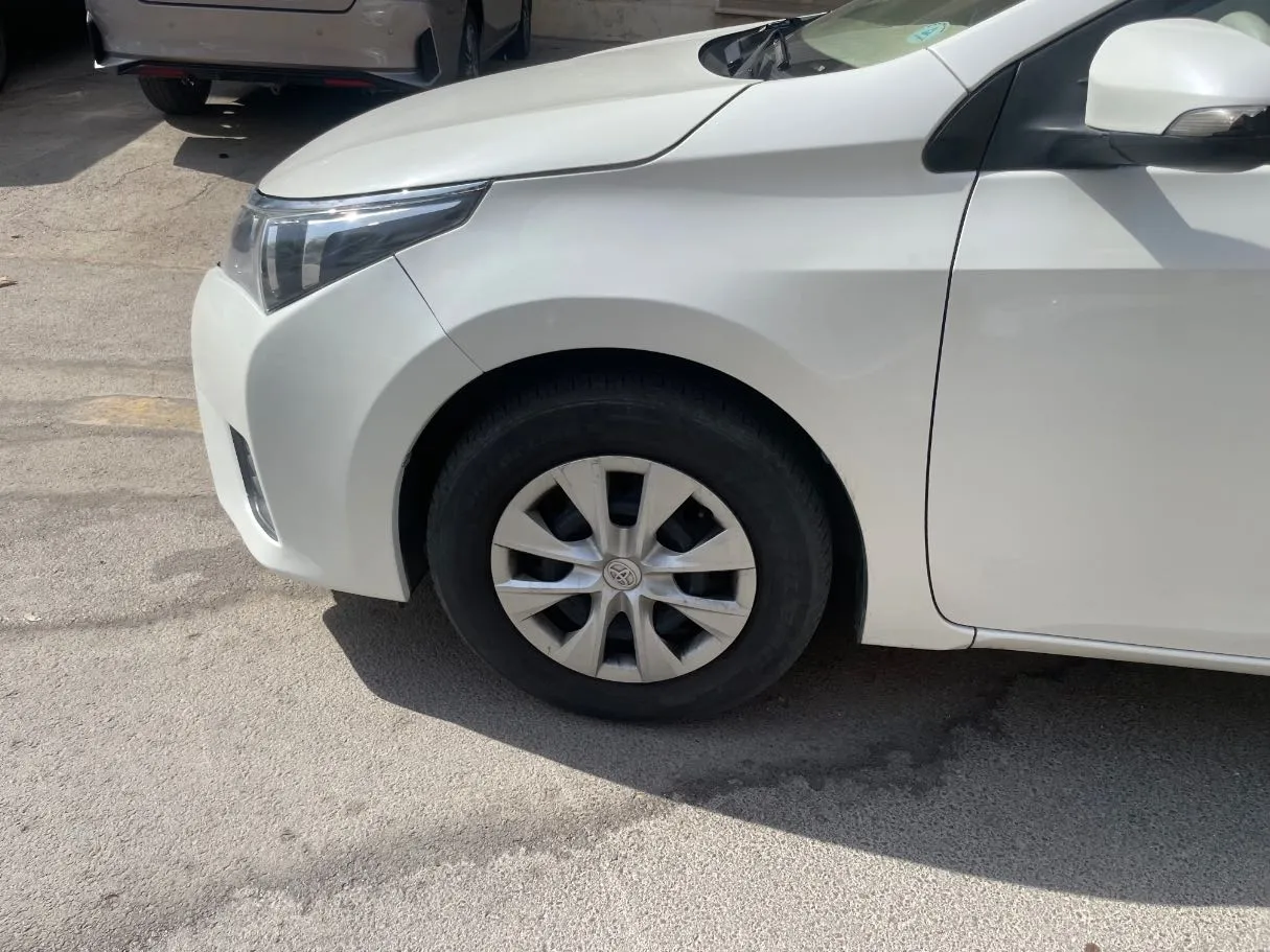 Car image 9