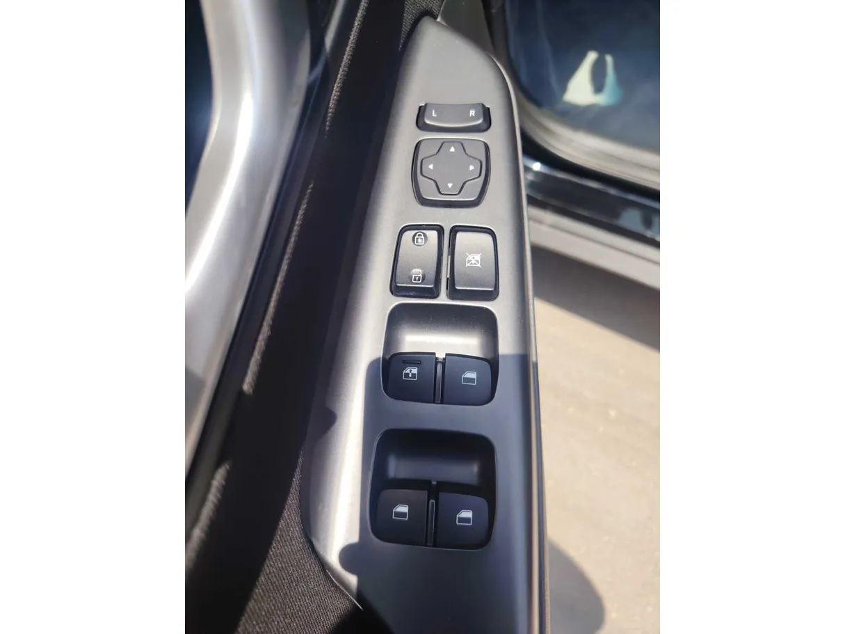 Car image 27