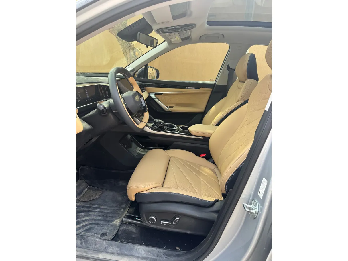 Car image 11