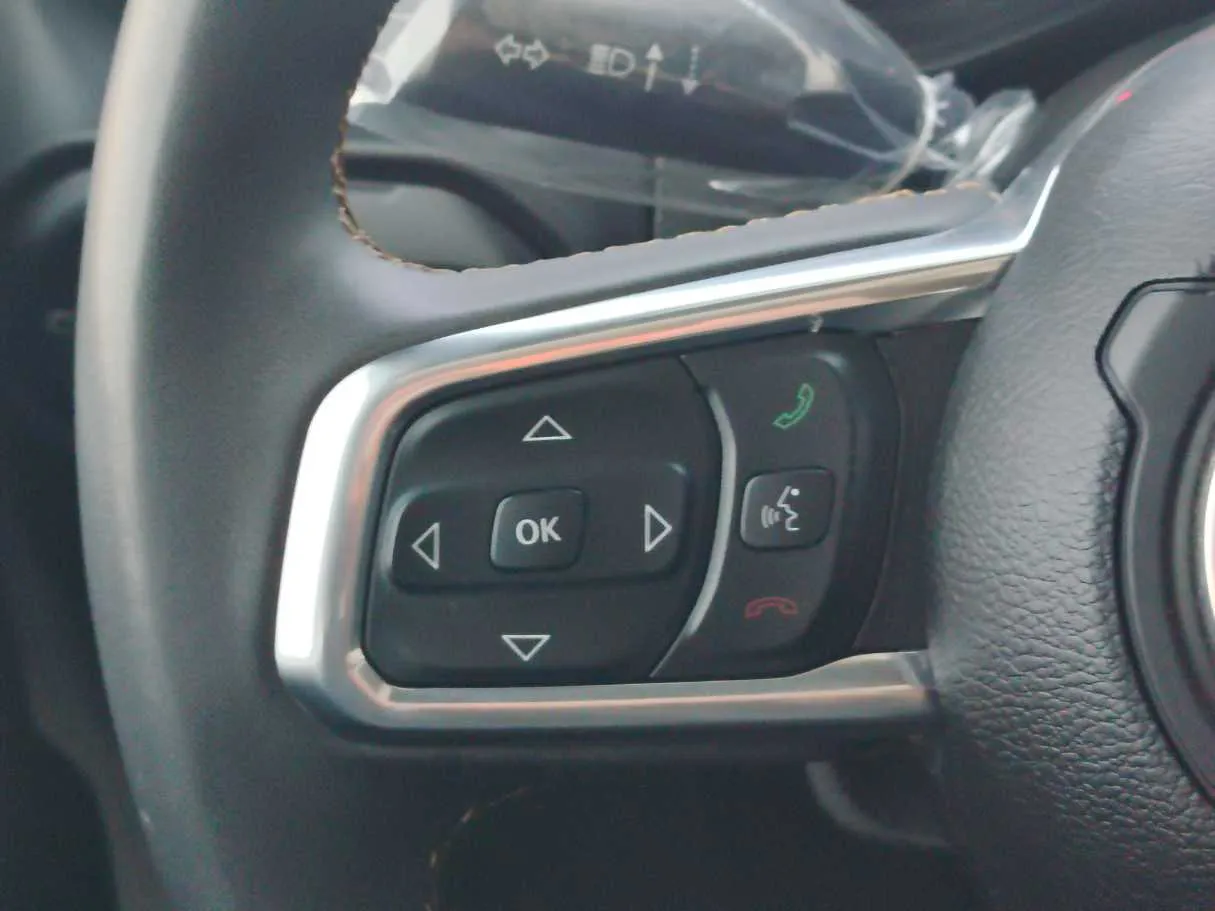 Car image 30