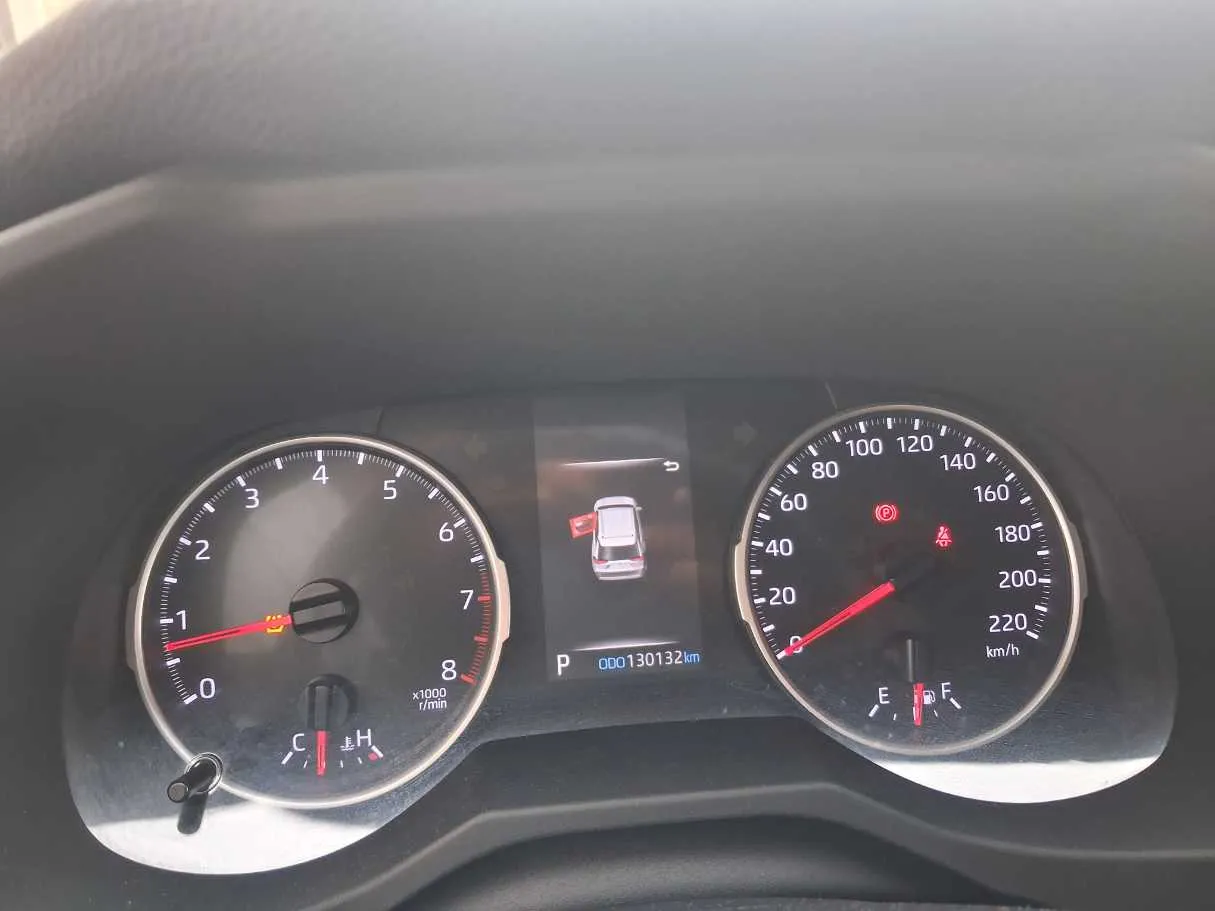 Car image 10