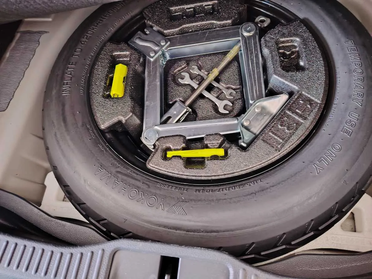 Car image 37