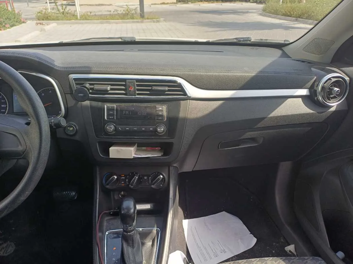 Car image 16