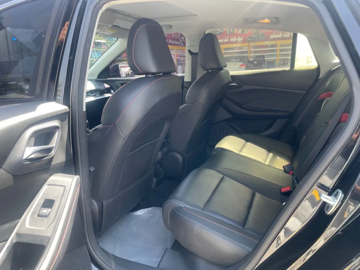 Car image 16