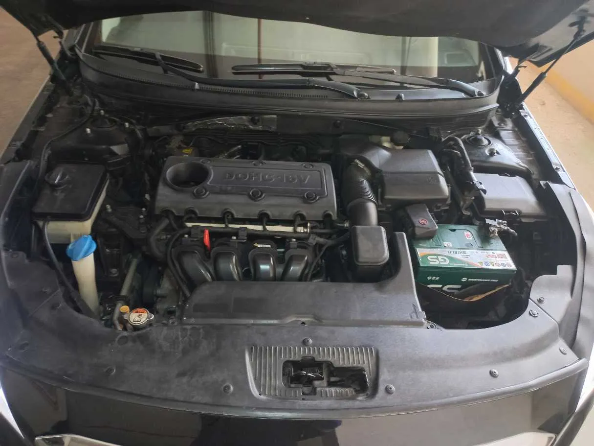 Car image 19