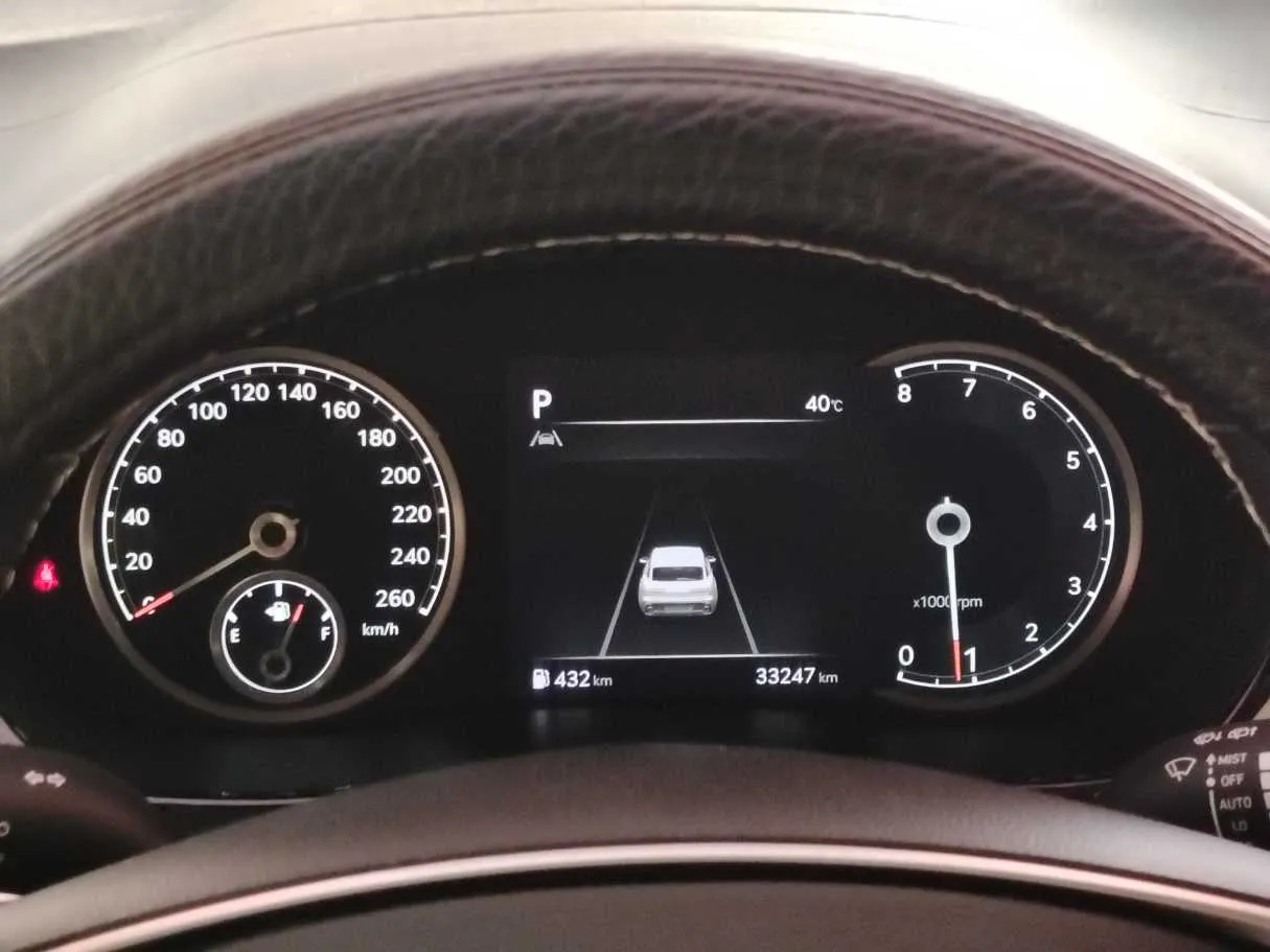 Car image 24