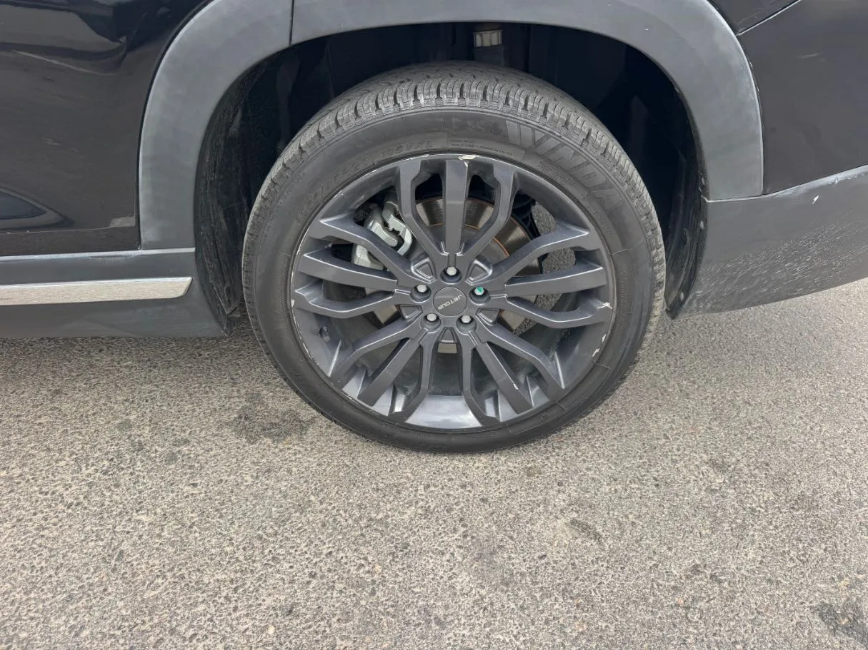 Car image 9