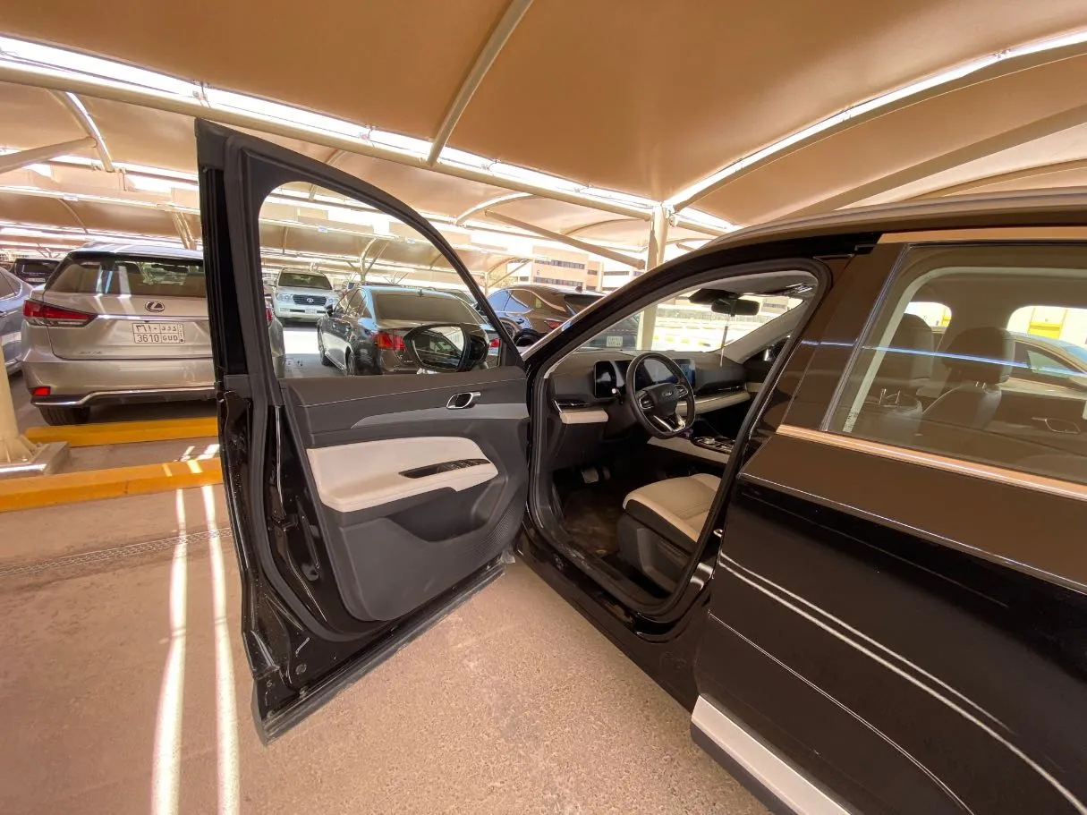 Car image 10