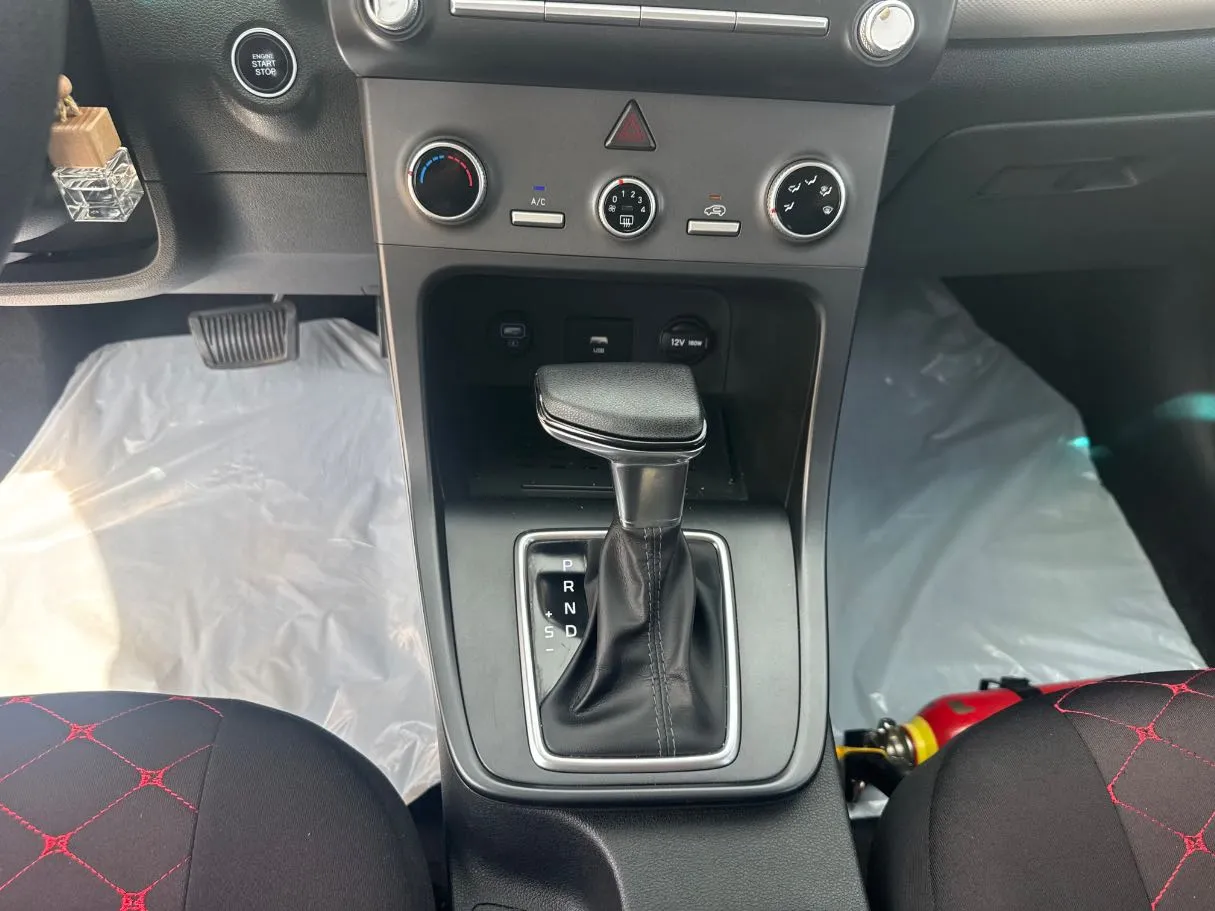 Car image 15