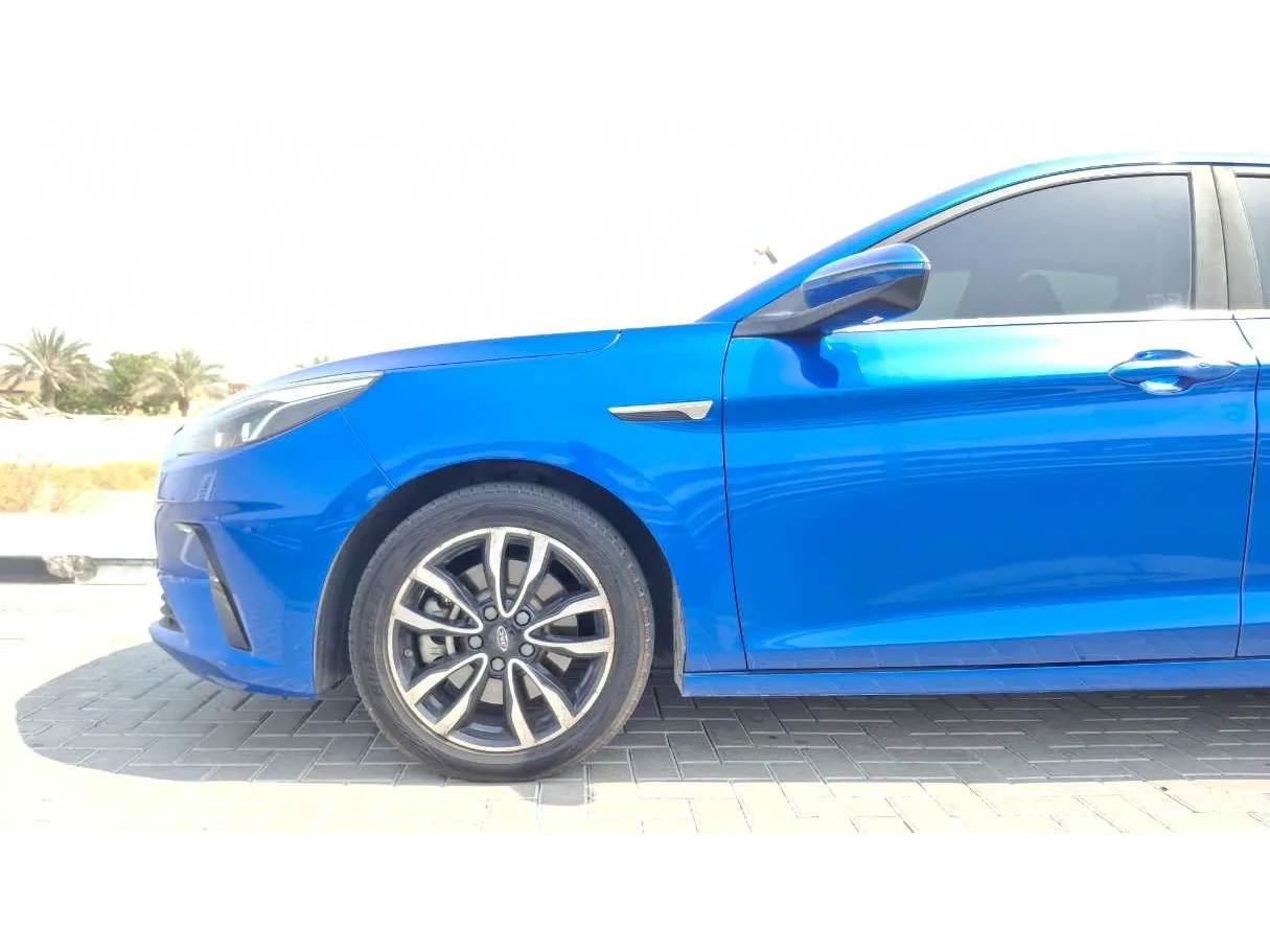 Car image 9
