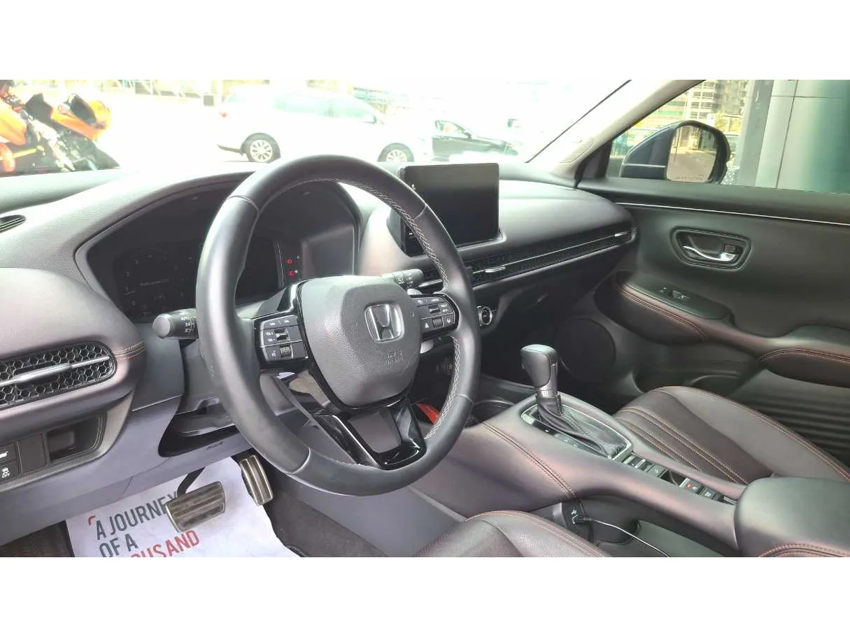 Car image 11
