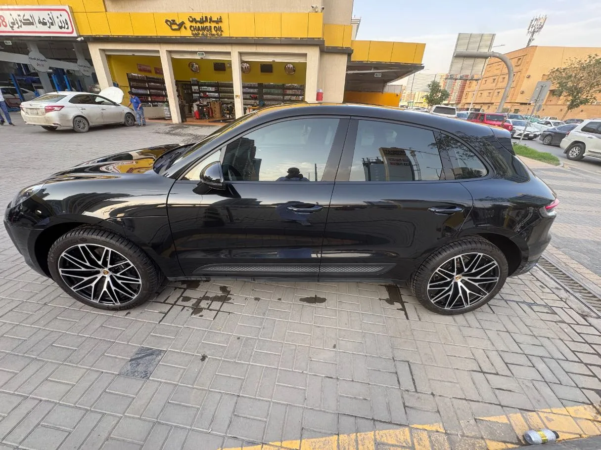 Car image 8