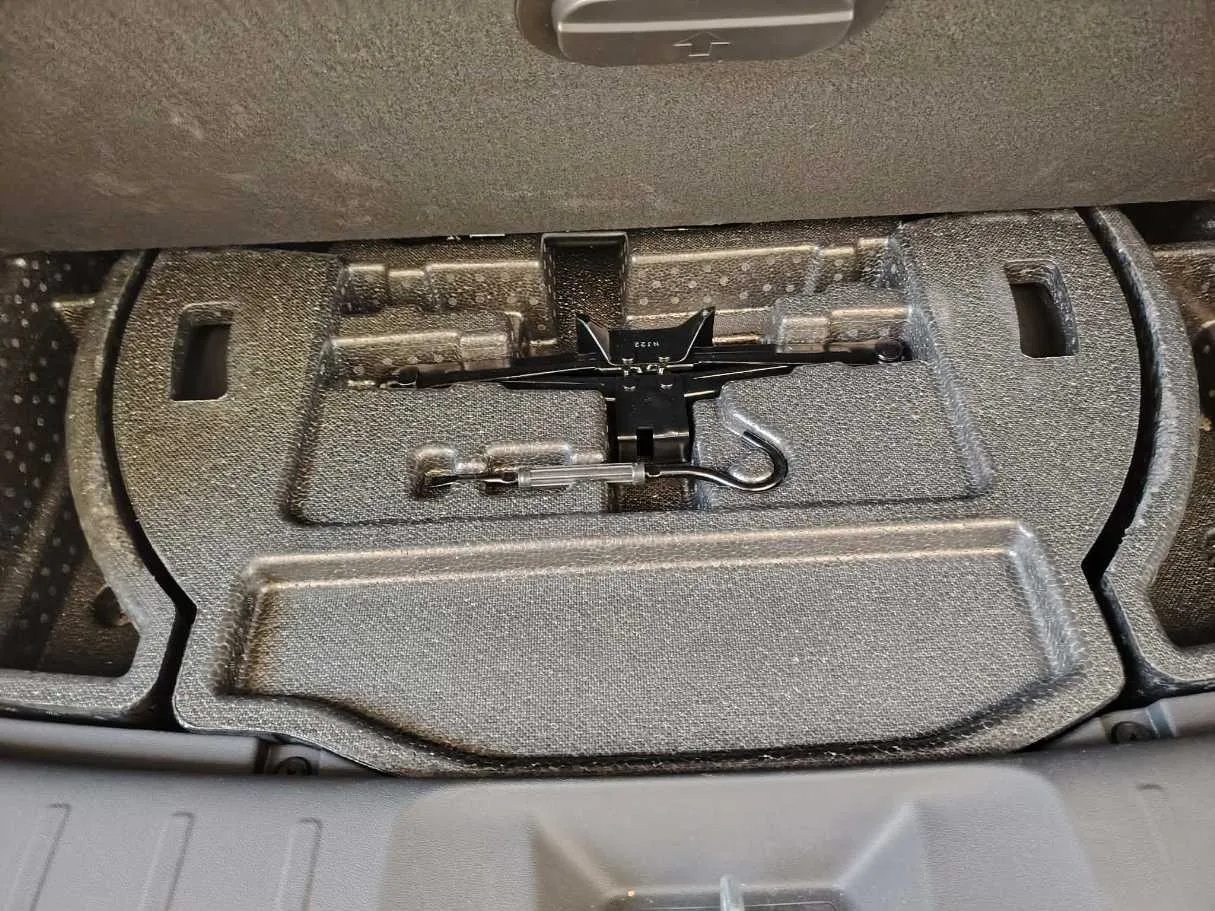 Car image 46