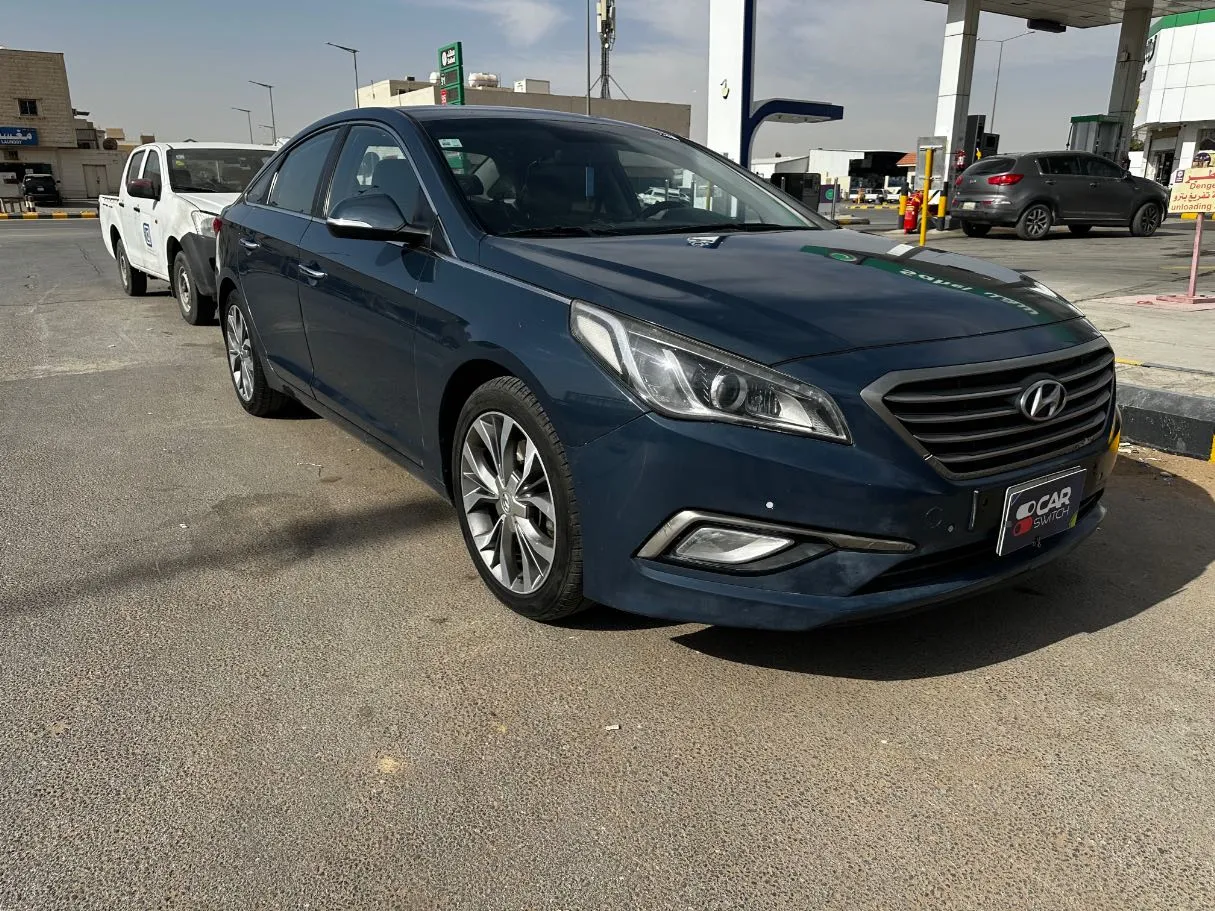 Car image 3