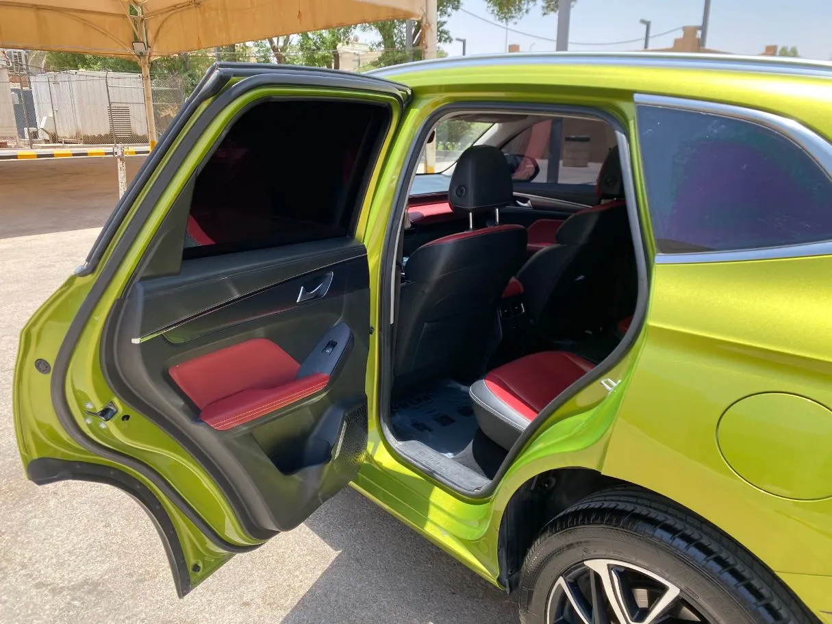 Car image 12