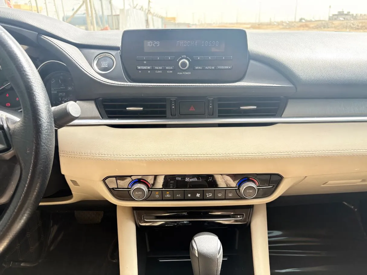 Car image 20