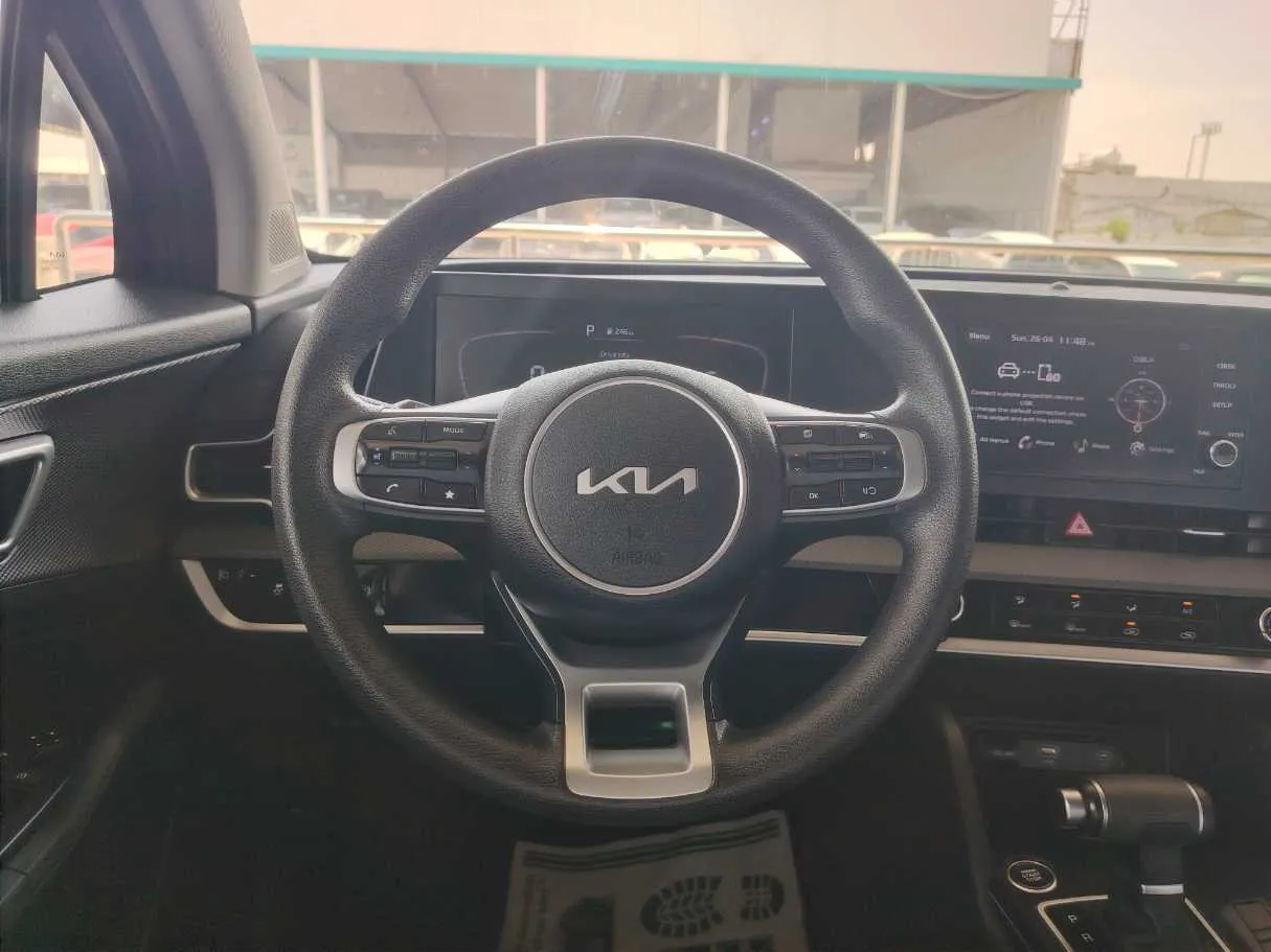 Car image 26