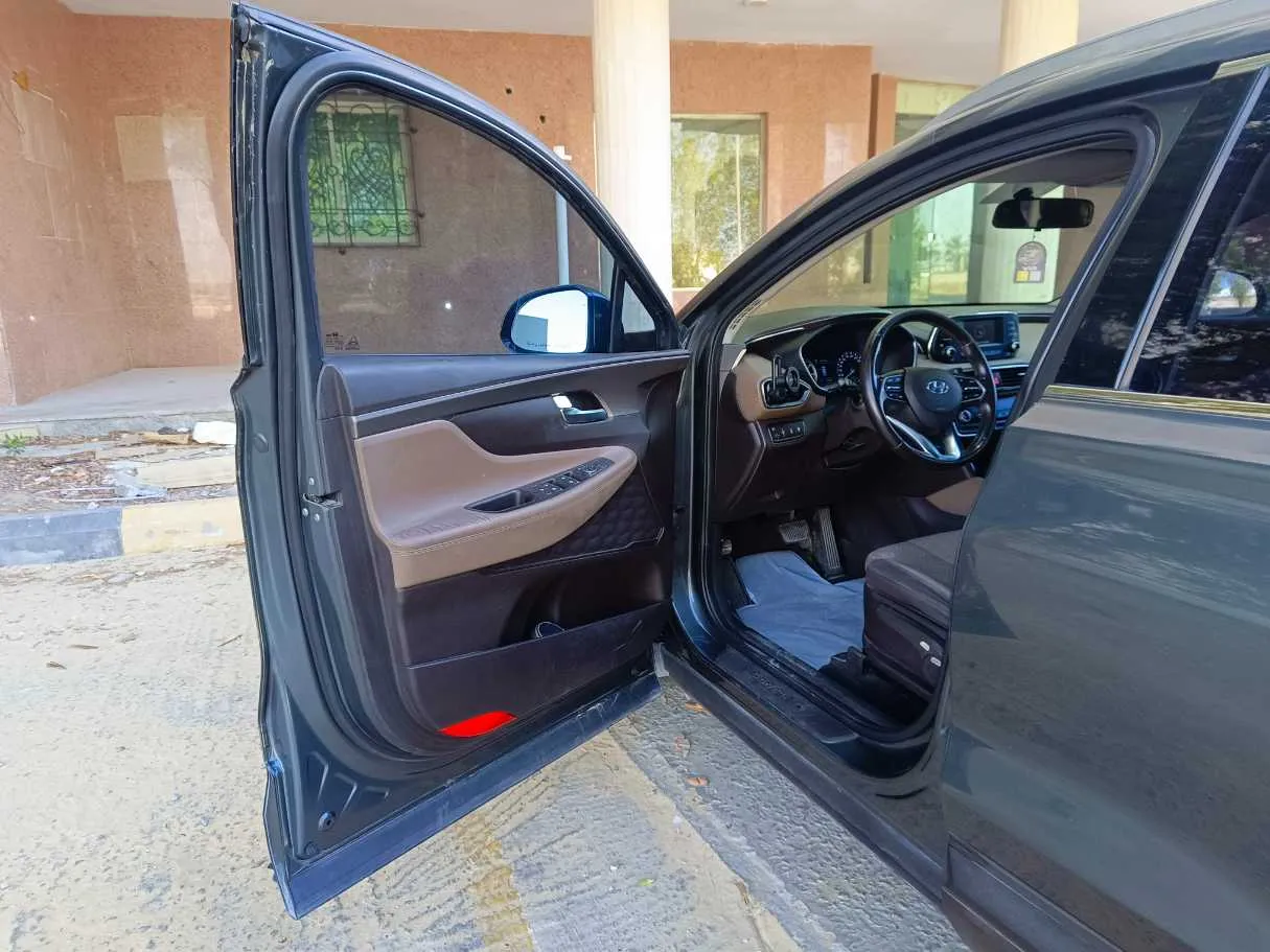 Car image 11