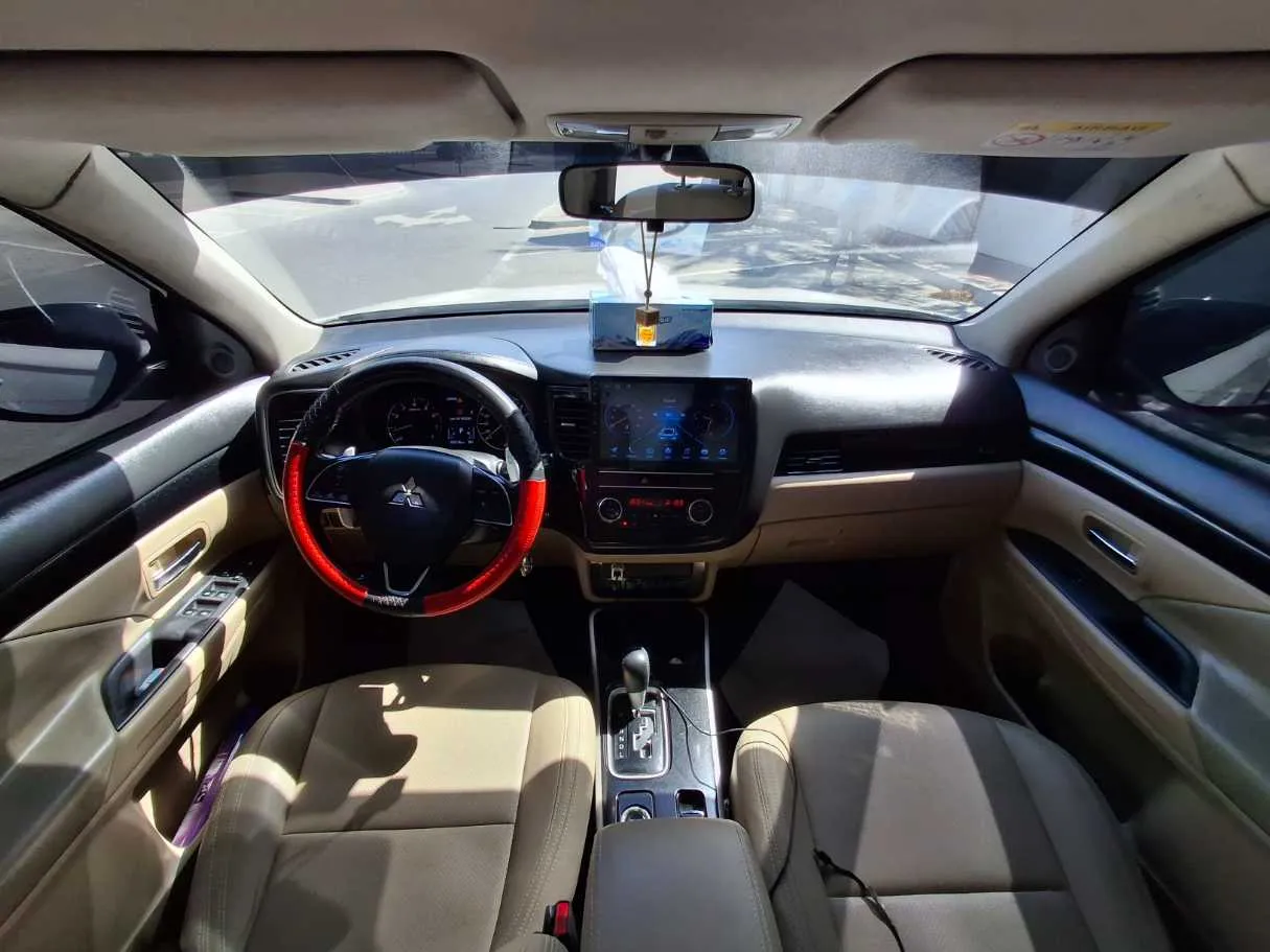 Car image 17
