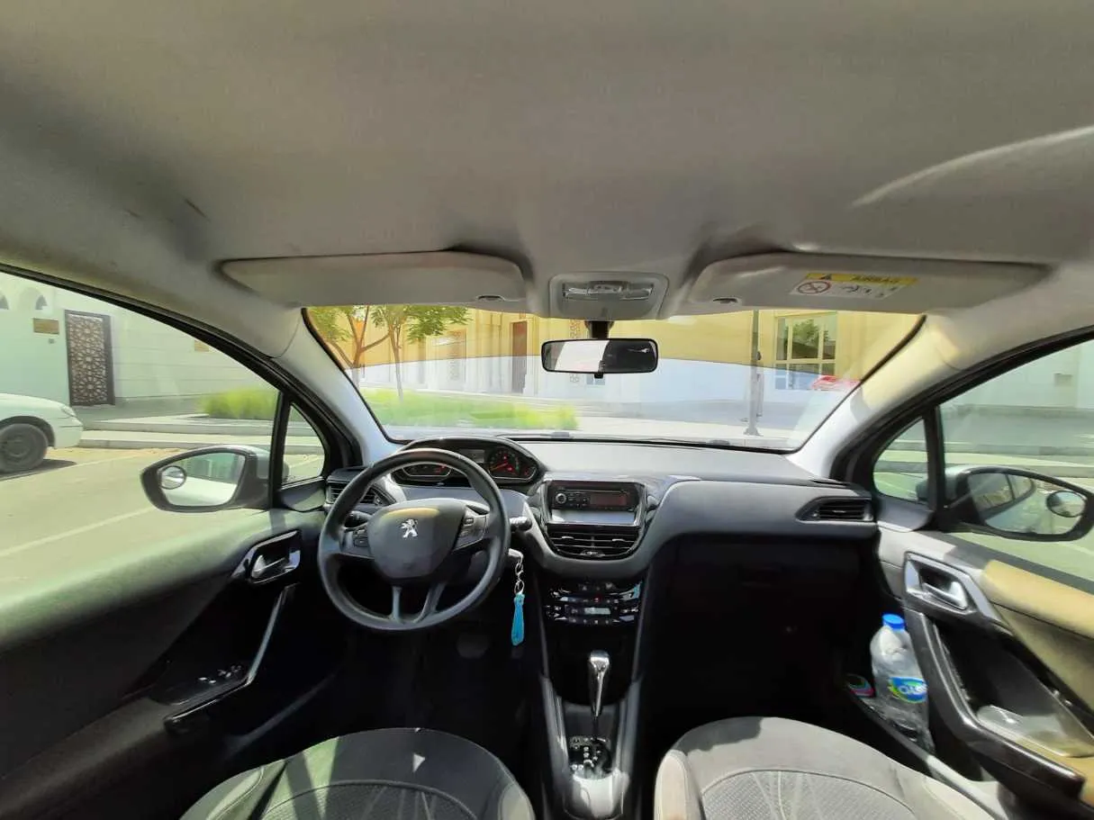 Car image 14