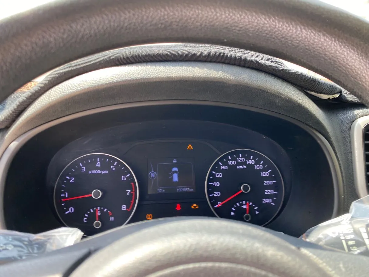 Car image 16